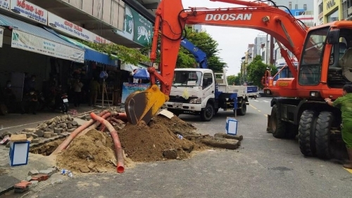 Phát hiện thi thể người đàn ông dưới cống cáp ngầm