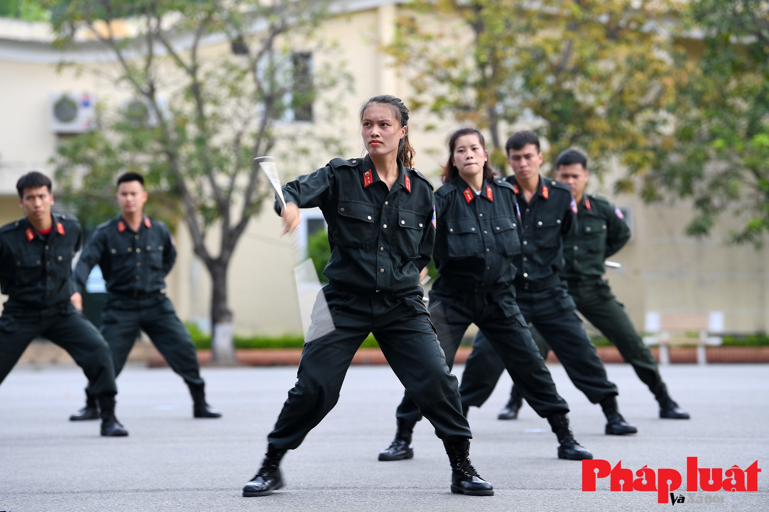 Mãn nhãn xem Cảnh sát đặc nhiệm nổ súng, đột nhập nhà cao tầng trấn áp tội phạm