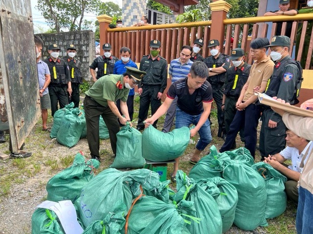 Công an Quảng Bình phát hiện và bắt giữ số lượng lớn thuốc nổ của 2 đối tượng.