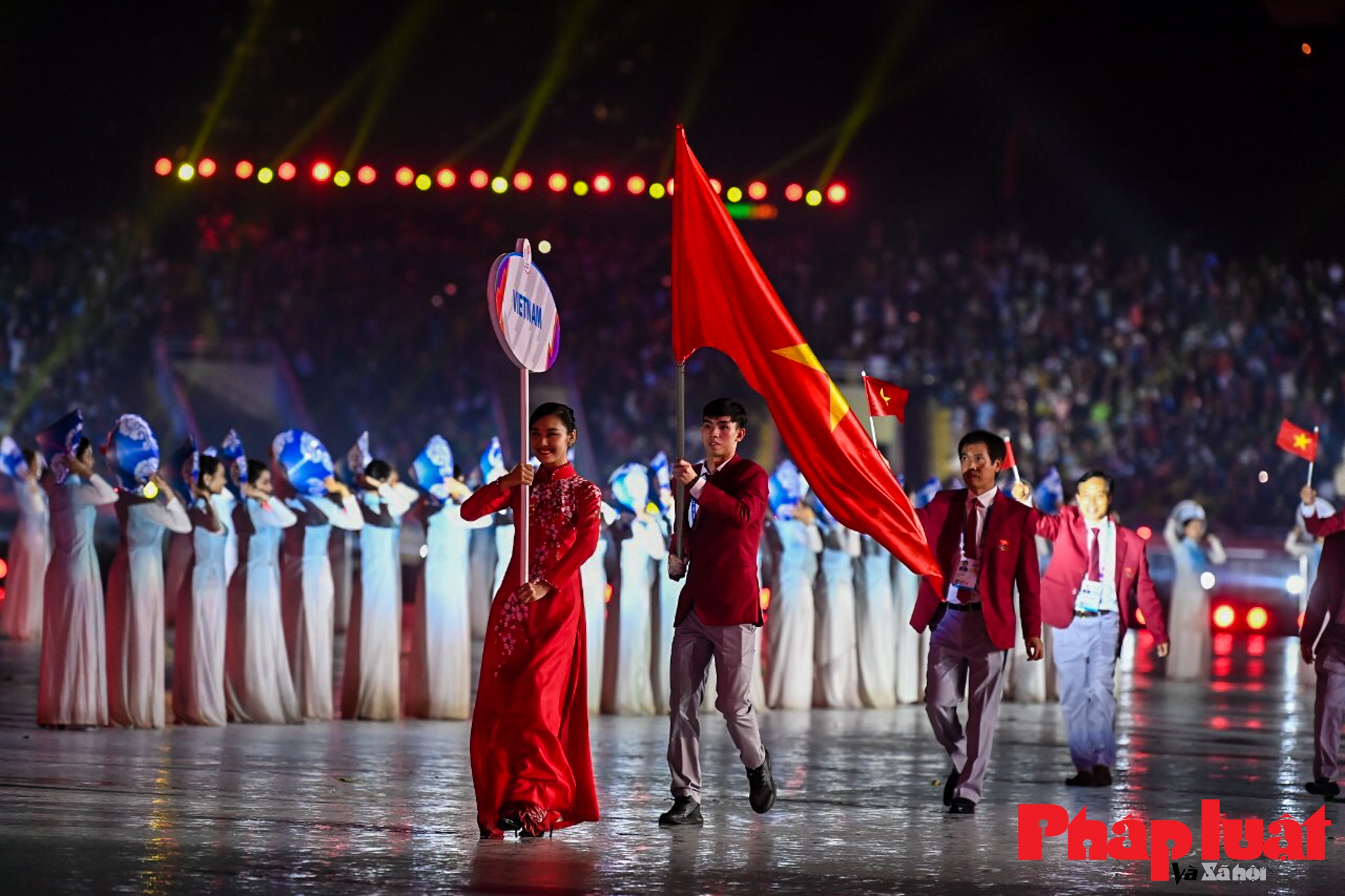 Ảnh: Toàn cảnh lễ khai mạc SEA Games 31: Vì một Đông Nam Á mạnh mẽ hơn