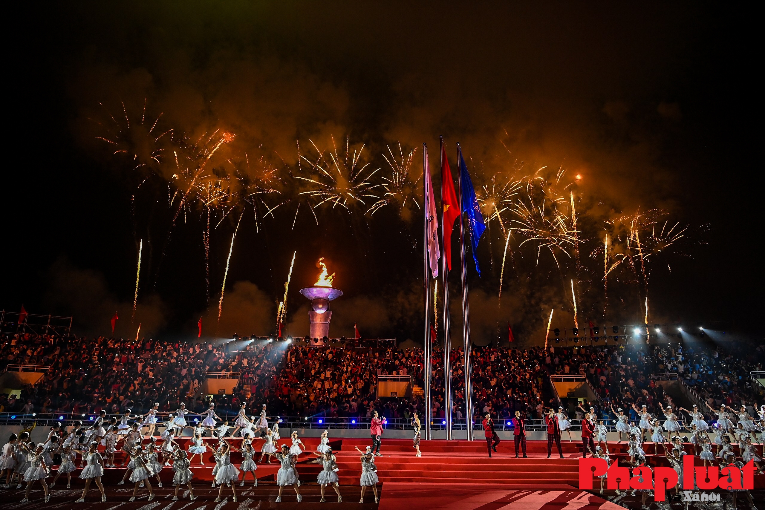 Ảnh: Toàn cảnh lễ khai mạc SEA Games 31: Vì một Đông Nam Á mạnh mẽ hơn