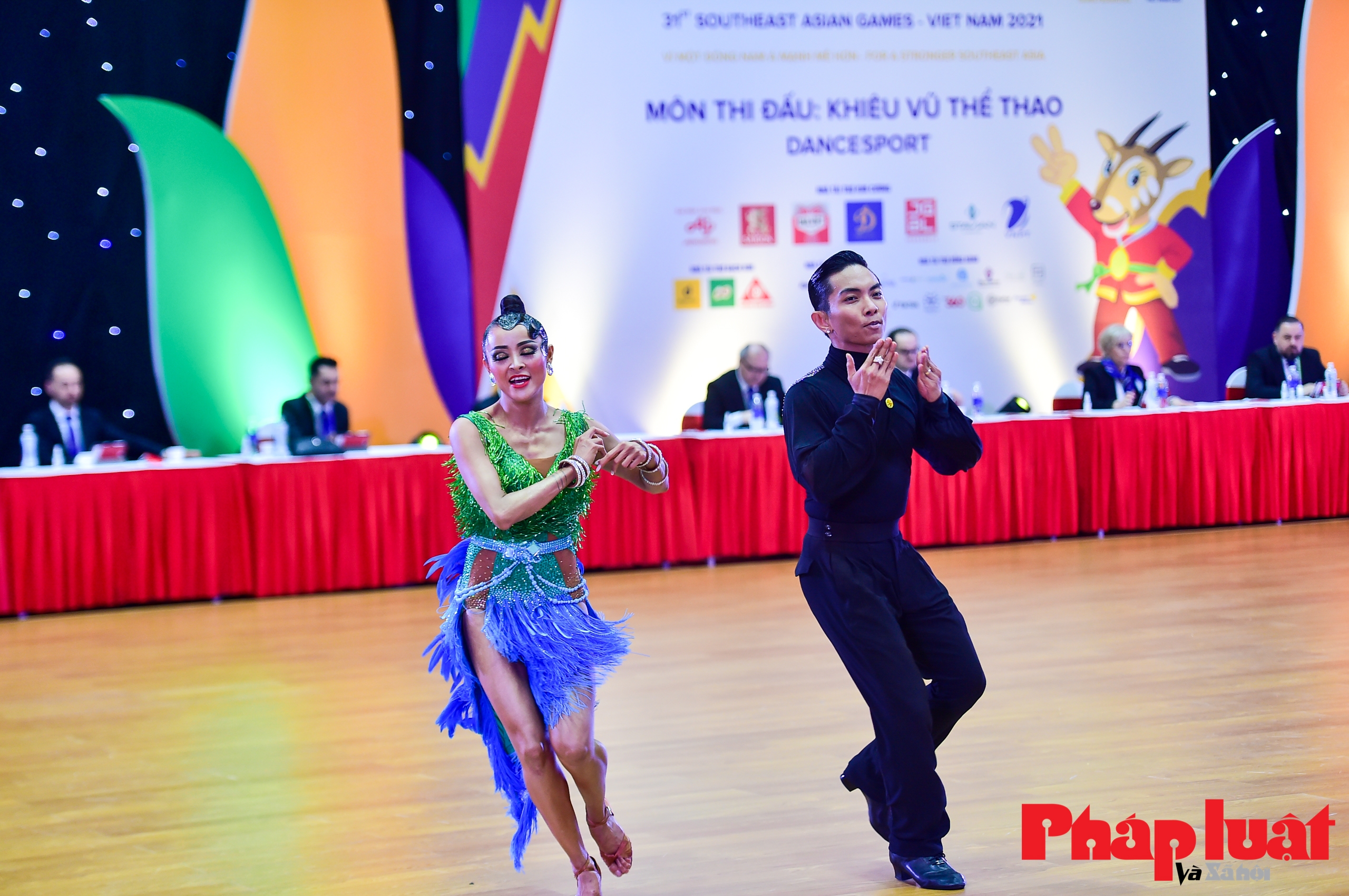 VĐV Hà Nội mở màn 2 Huy chương Vàng ngày thi đấu đầu tiên bộ môn Dance Sport