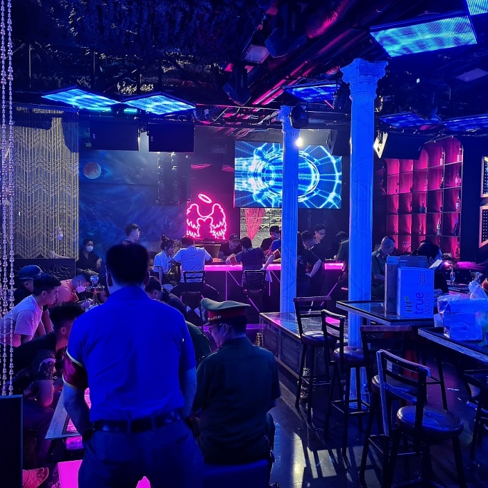 Lực lượng Công an quận Lê Chân kiểm tra hành chính quán Bar Beer “PANDORA”