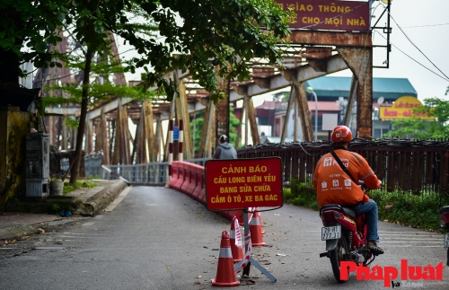 Hà Nội lắp rào phân cách chặn xe ba bánh, ô tô cố tình lên cầu Long Biên