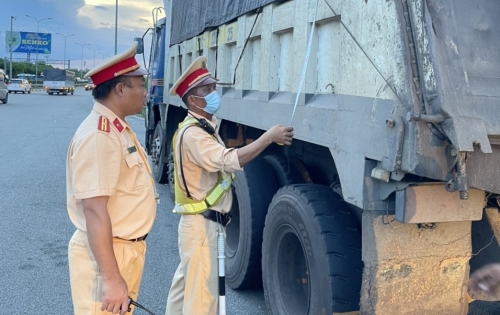 “Xe quá tải, cơi nới thành thùng không có “cửa” đi vào đường cao tốc”