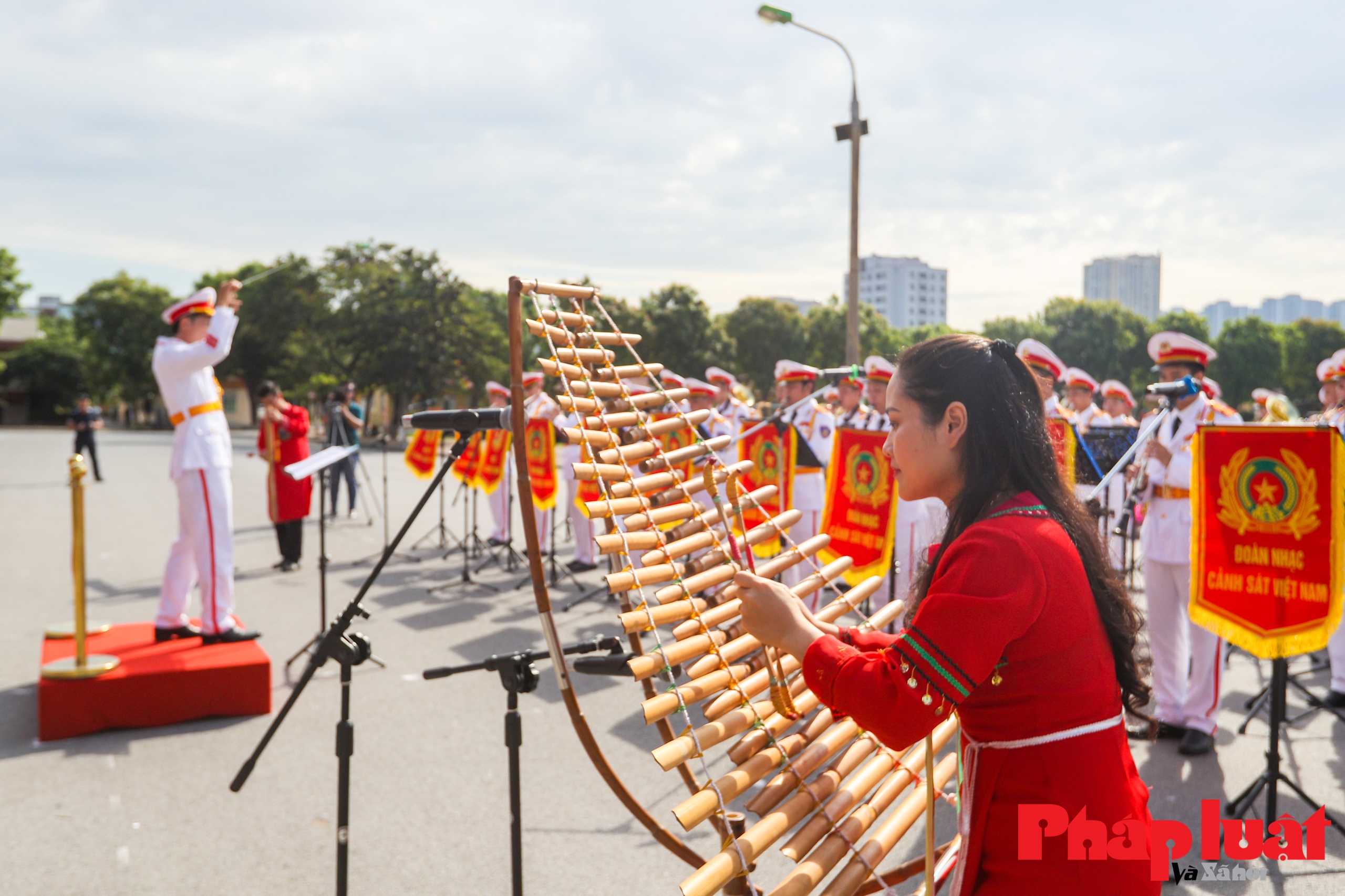 Tổng duyệt chương trình của Đoàn nhạc Cảnh sát Việt Nam