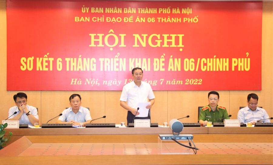 Phó Chủ tịch Thường trực phụ trách điều hành UBND TP Lê Hồng Sơn chủ trì hội nghị. 