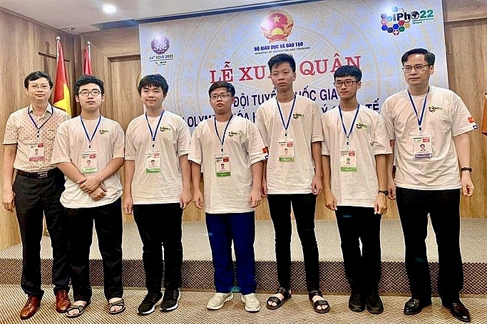 Ba học sinh THPT chuyên Khoa học tự nhiên, ĐHQGHN giành HCV Olympic Vật lí Quốc tế 2022