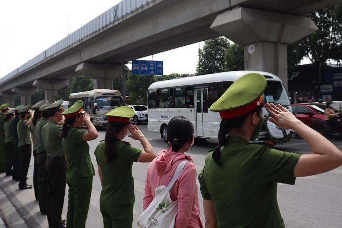 Người thân, đồng đội nghẹn ngào tiễn đưa 3 chiến sĩ cảnh sát hy sinh