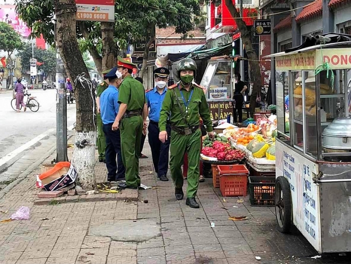 Hà Nội tăng cường xử lý lấn chiếm lòng đường, vỉa hè, dừng đỗ sai quy định