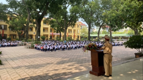 Tăng cường PBGDPL về an toàn giao thông cho học sinh Hà Nội dịp năm học mới