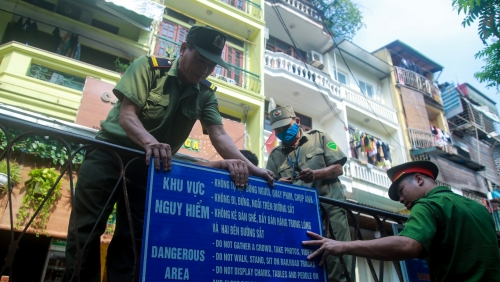 Dựng rào chắn phong toả phố cà phê đường tàu, du khách ngẩn ngơ quay về