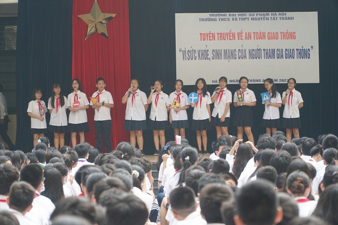 Tuyên truyền pháp luật về an toàn giao thông cho học sinh Trường Nguyễn Tất Thành