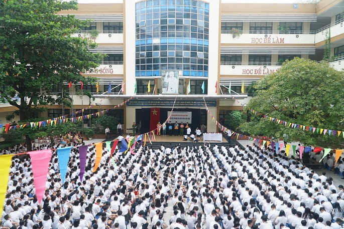 Tuyên truyền pháp luật về an toàn giao thông cho học sinh Trường Nguyễn Tất Thành