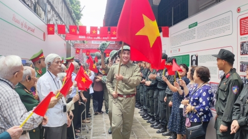 Tái hiện hình ảnh đoàn quân giải phóng tiến về Thủ đô