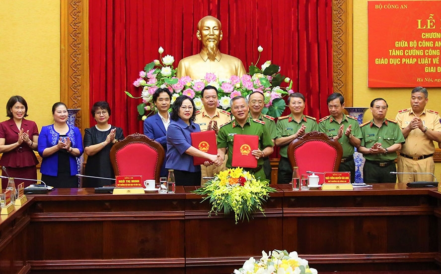 Tăng cường tuyên truyền phổ biến, giáo dục pháp luật về trật tự, an toàn giao thông trong trường học