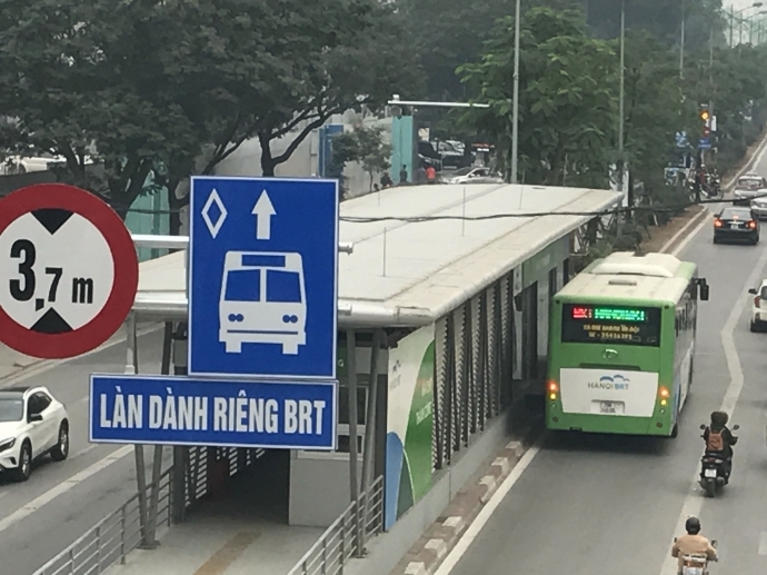 Hà Nội: Khách đi buýt nhanh BRT được dùng xe máy điện miễn phí để chuyển tiếp