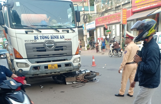 Hai người trên xe SH tử vong sau va chạm với xe bồn ở Sơn La