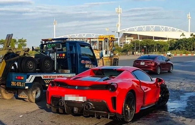 Tai nạn giao thông giữa siêu xe Ferrari 488 và xe máy, một người tử vong