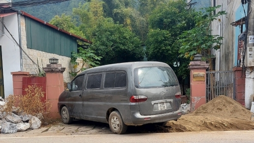 Cao Bằng: Hủy hoại tường gạch cao 1,6m để đòi lối đi