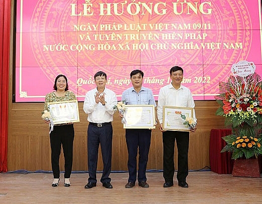 Chung tay góp phần đưa Hiến pháp, pháp luật đi vào cuộc sống