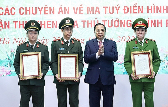 Thủ tướng Phạm Minh Chính trao thư khen cho các tập thể có thành tích xuất sắc trong các chuyên án về ma tuý.