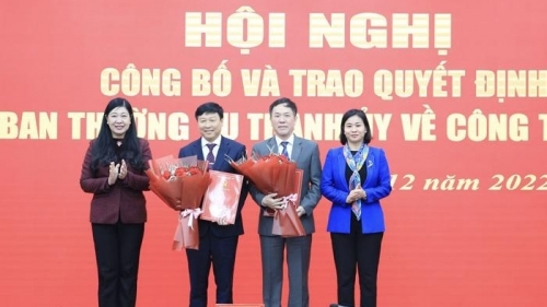 Lãnh đạo TP Hà Nội trao các quyết định về công tác cán bộ