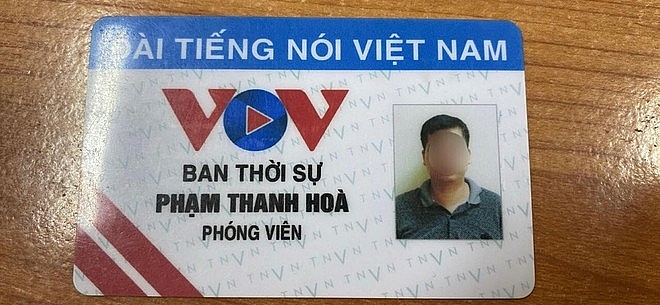 Xuất trình thẻ phóng viên nghi giả mạo để xin bỏ qua vi phạm nồng độ cồn