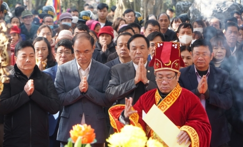 Khai hội “mở cổng trời” trên đỉnh Ngàn Nưa