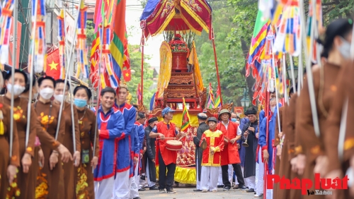 Chính thức khai hội ngôi chùa nghìn tuổi của Hà Nội