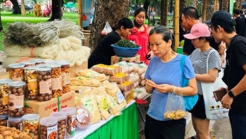 Kết nối, giao thương, mở rộng thị trường tiêu thụ các sản phẩm trái cây, nông sản