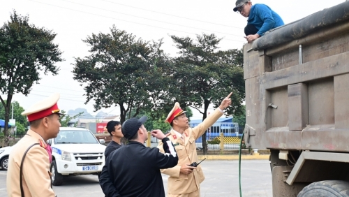 Hải Phòng: Xử lý hàng trăm xe chở hàng quá tải, quá khổ, cơi nới thành thùng