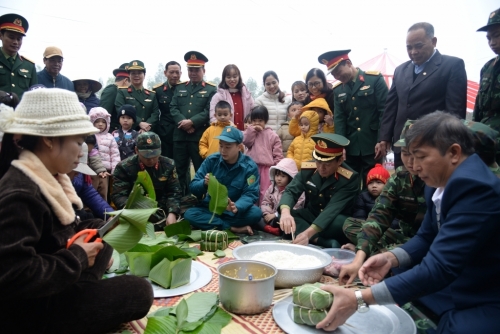 “Xuân chung tay đoàn kết - Tết ấm tình quân dân” năm 2024