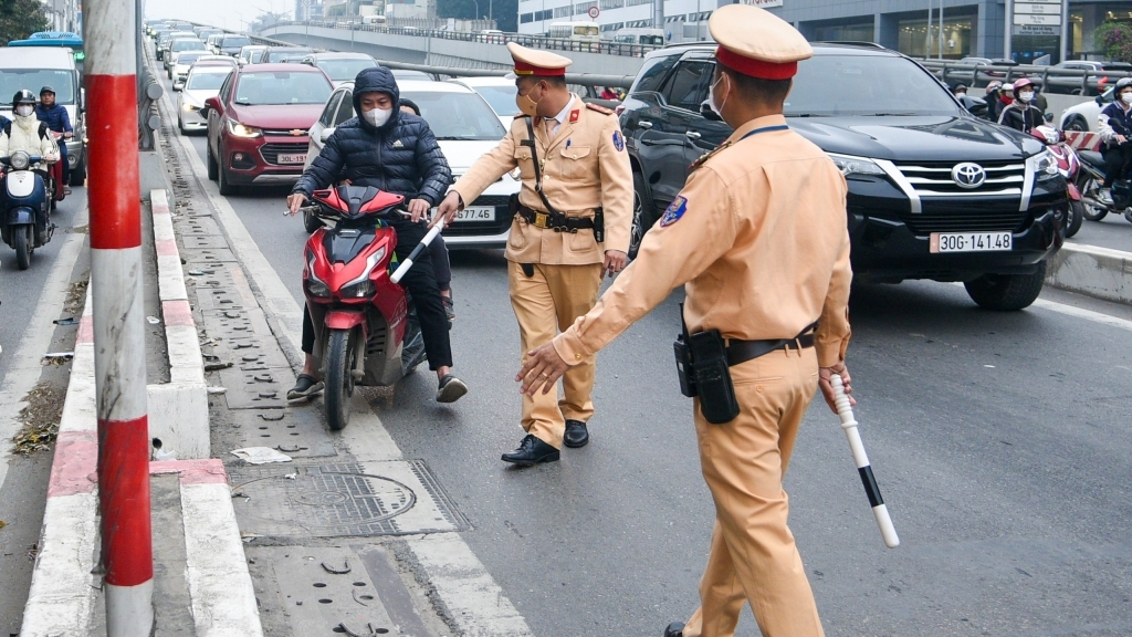 Hà Nội: xử lý gần 800 trường hợp vi phạm Luật Giao thông đường bộ trong ngày 2/4