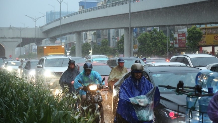 Dự báo thời tiết ngày 22/4/2024: Hà Nội chiều tối và đêm có mưa dông, đề phòng lốc, sét, mưa đá và gió giật mạnh