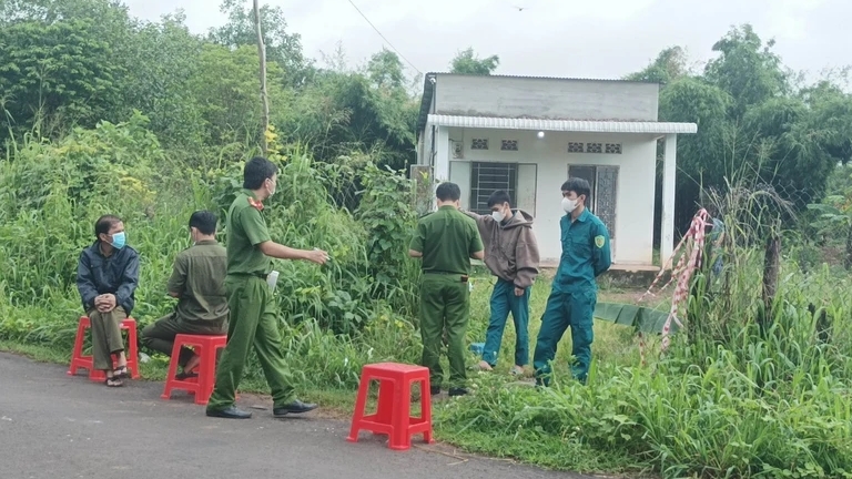 Phát hiện thi thể người phụ nữ bị quấn chặt, đốt cháy trong nhà tắm