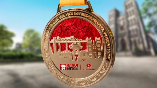 Ra mắt bộ vật phẩm phiên bản đặc biệt tại giải Marathon Quốc tế Hà Nội Techcombank năm 2024