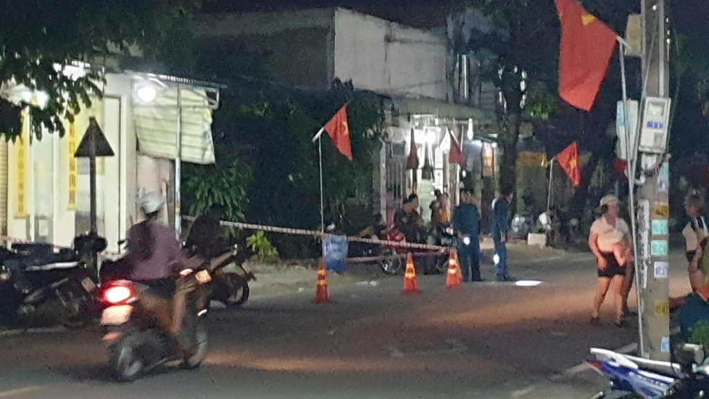 Thanh niên lao đầu vào ô tô tự tử không thành quay qua đâm tử vong chủ xe