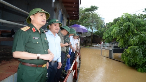 Sẵn sàng các phương án sơ tán khi nước lũ sông Hồng vượt mức báo động tại Ba Vì