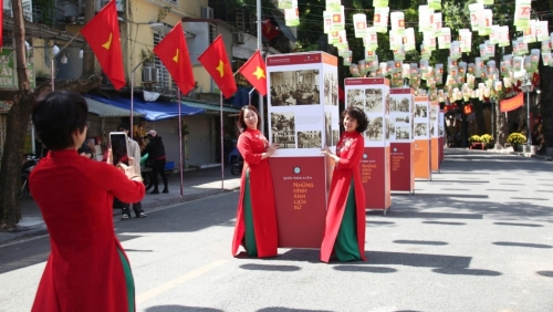 Một trang sử hào hùng của Hà Nội trong triển lãm “Quận Hoàn Kiếm - Những hình ảnh lịch sử”