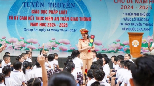 Công an quận Tây Hồ: đẩy mạnh tuyên truyền an toàn giao thông tại trường học