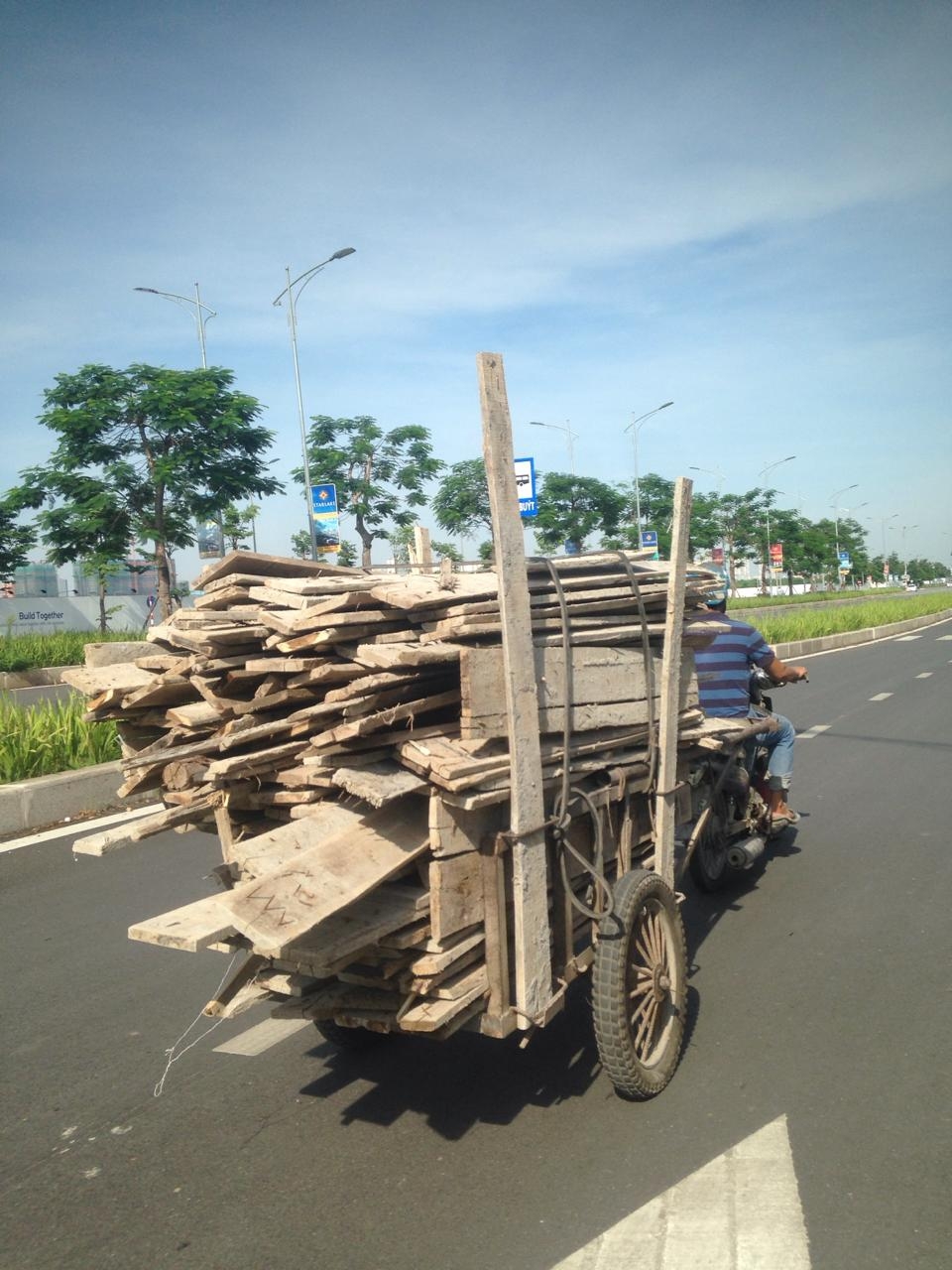 khi xe cho hang cong kenh van dieu pho