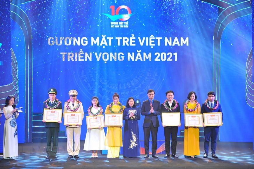 Tuyên dương 10 gương mặt trẻ Việt Nam tiêu biểu năm 2021