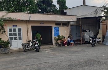 bat khan cap doi tuong sat hai ban gai trong nha nghi