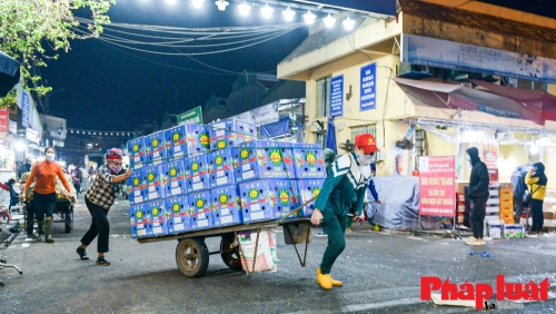 Mưu sinh trong đêm giao thừa