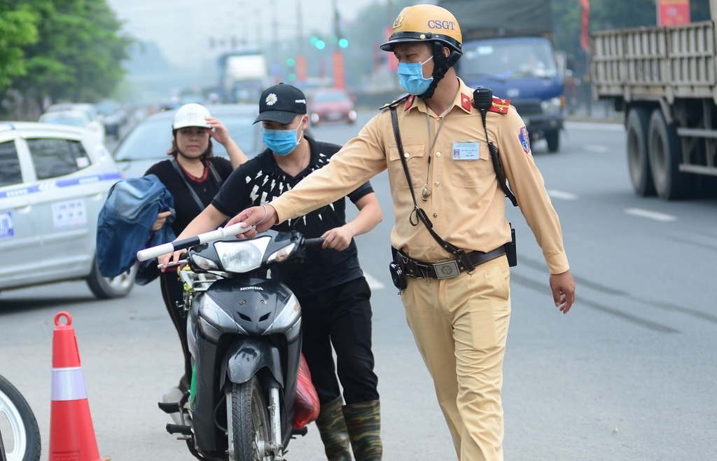 Một ngày lực lượng chức năng CATP Hà Nội xử lý hơn 700 trường hợp vi phạm Luật Giao thông