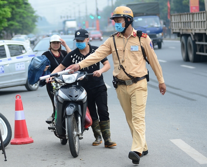 Một ngày lực lượng chức năng CATP Hà Nội xử lý hơn 700 trường hợp vi phạm Luật Giao thông