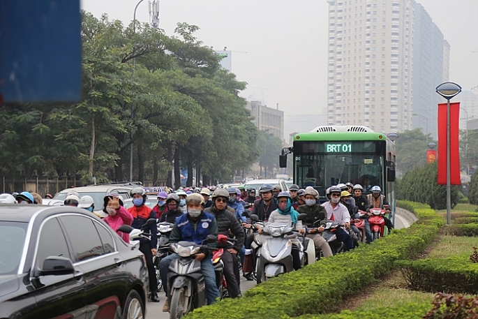 ha noi se xu ly nghiem xe ca nhan lan lan buyt nhanh brt