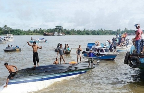 Lật thuyền tại Indonesia, 13 người chết và mất tích