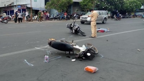 Ngày đầu nghỉ lễ, gần 30 người thương vong vì tai nạn giao thông